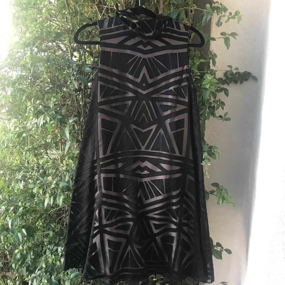 vince camuto, size 4, black and nude